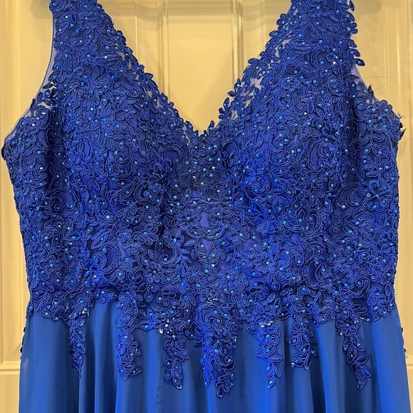 XXL size 12/14 royal blue flowing gown. - Picture 2 of 3